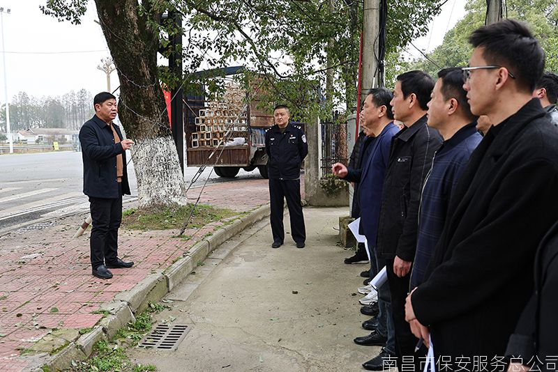 醉美鄱湖(hú)半馬 最美保安護航